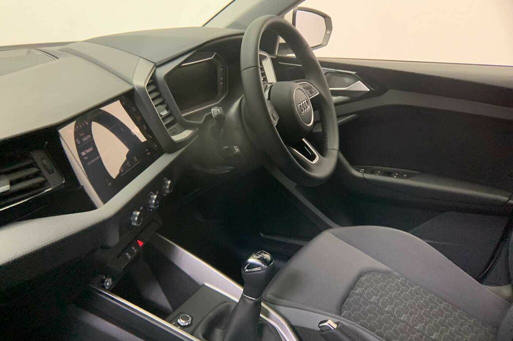 Audi A1 Sport 25 Tfsi 95 Ps 5-Speed - 2024 25 HG25DXJ White #2