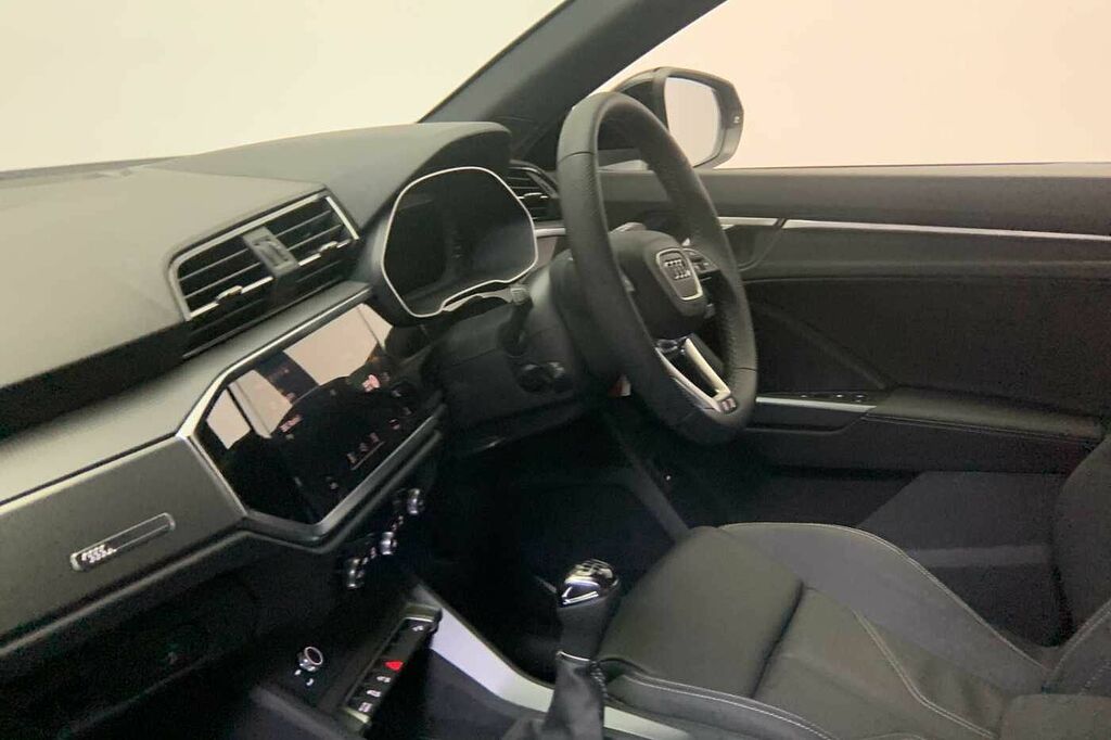 Audi Q3 S Line 35 Tfsi 150 Ps 6-Speed - 2024 Black #2