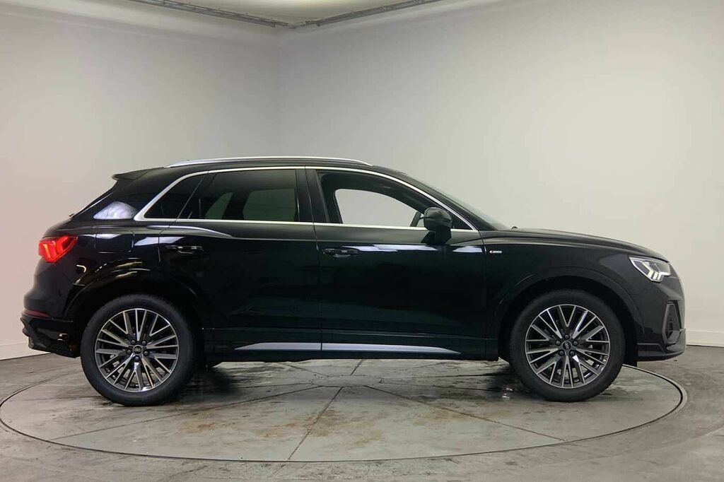 Audi Q3 S Line 35 Tfsi 150 Ps 6-Speed - 2024 Black #4