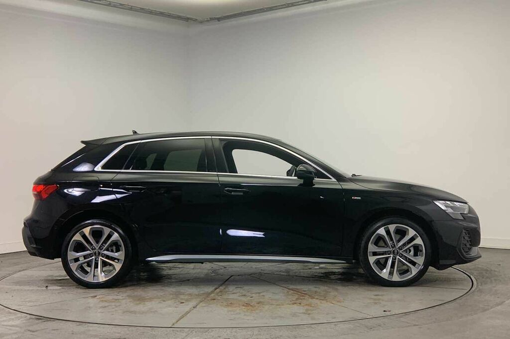 Audi A3 S Line Tfsi E 204 Ps S Tronic - 2024 Black #4