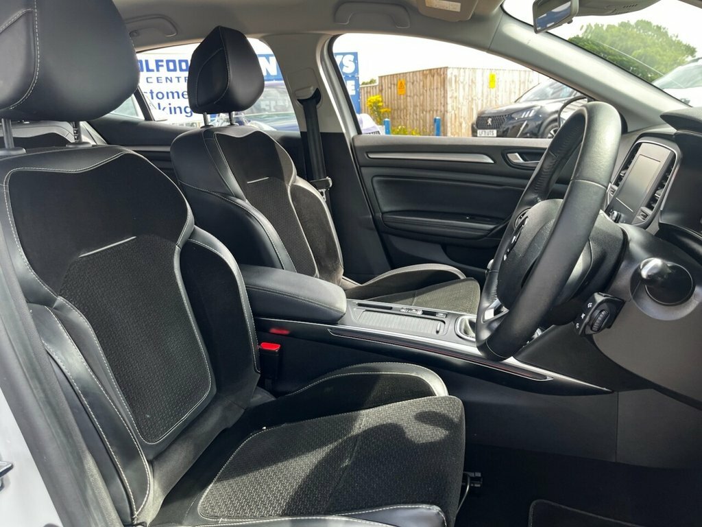 Renault Megane 1.2L Dynamique Nav White #4
