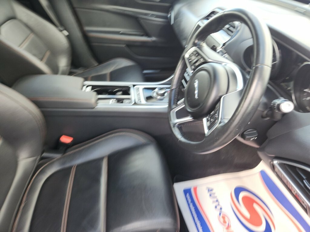 Jaguar XE 2L Prestige LC19VCZ Black #4