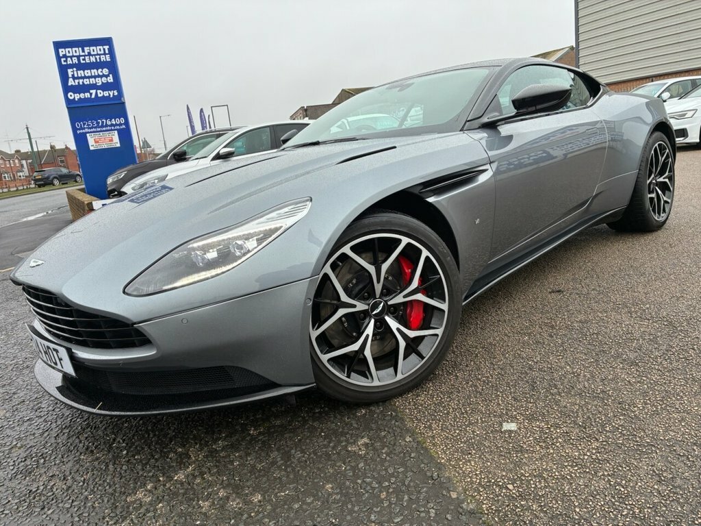 Aston Martin DB11 5.2L Null Silver