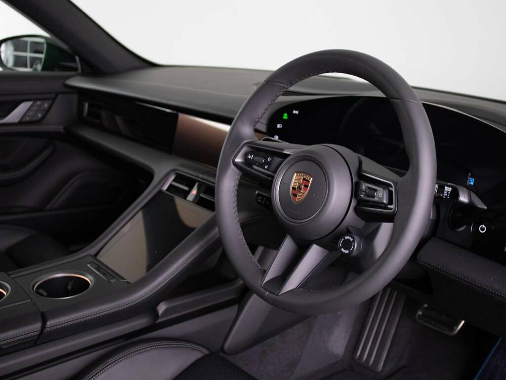 Porsche Taycan 4S Green #5