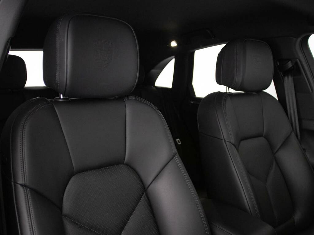 Porsche Macan T My23 White #5