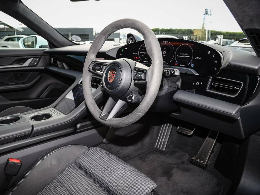 Porsche Taycan Sport Turismo  White #4