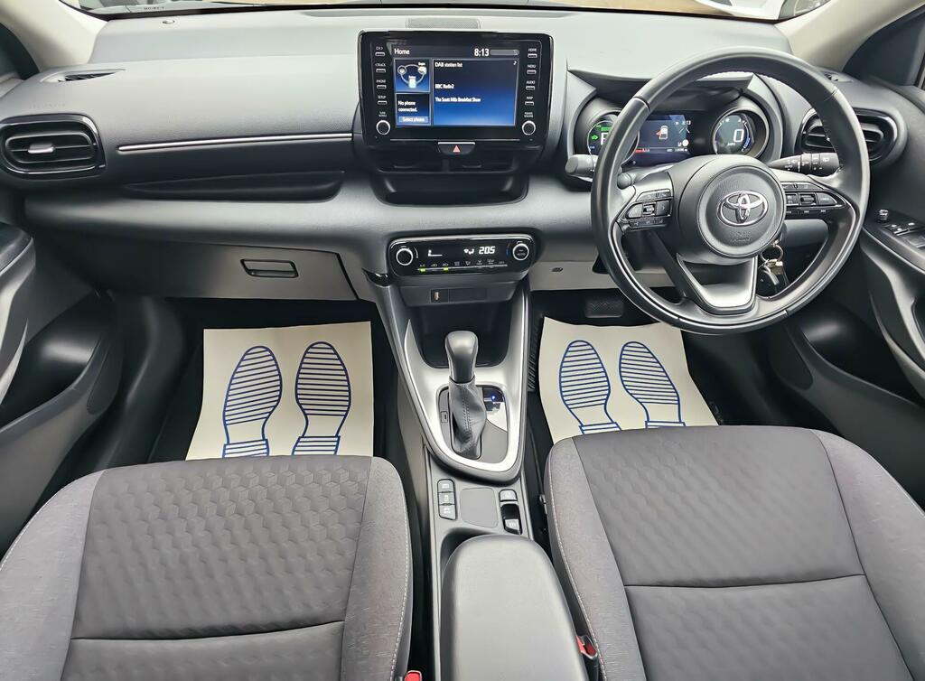 Toyota Yaris 1.5 Vvt-h Design E-cvt Euro 6 Ss HJ71VJN Silver #2