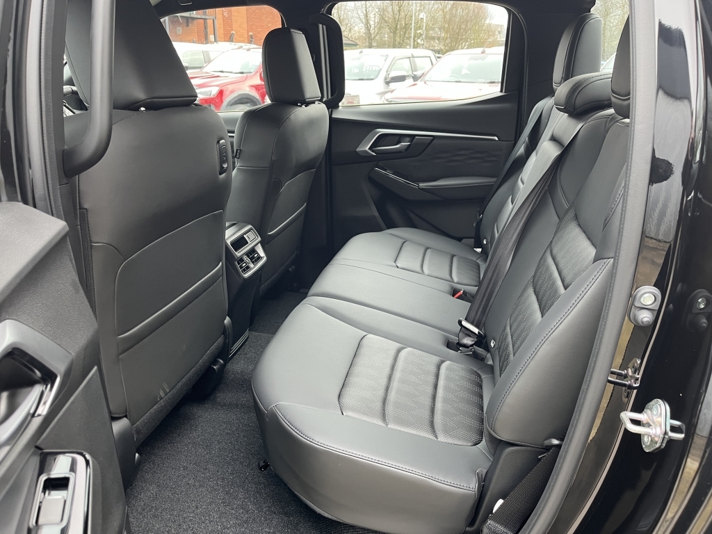 Isuzu D-Max Pickup MK75ZXC Black #4