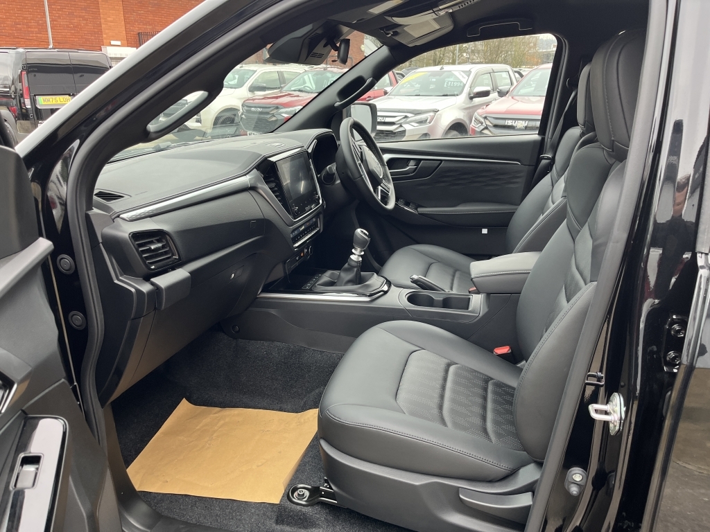 Isuzu D-Max Pickup MK75ZXC Black #6
