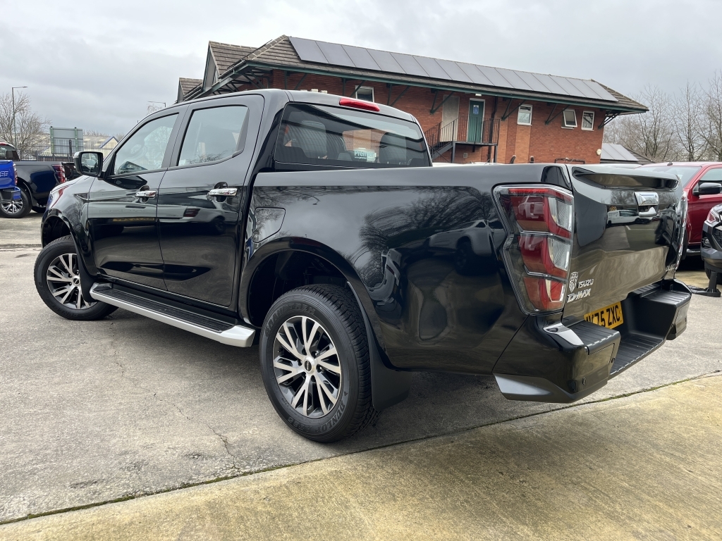 Isuzu D-Max Pickup MK75ZXC Black #2