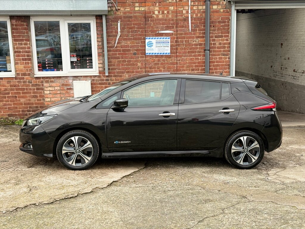 Nissan Leaf 40Kwh N-connecta Hatchback 150 Black #4