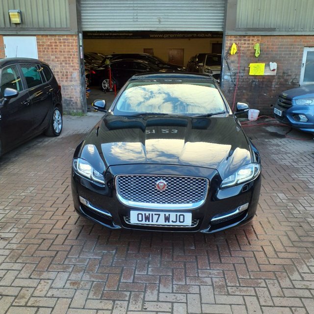 Jaguar XJ 3.0 D V6 L 302 Bhp Black #3