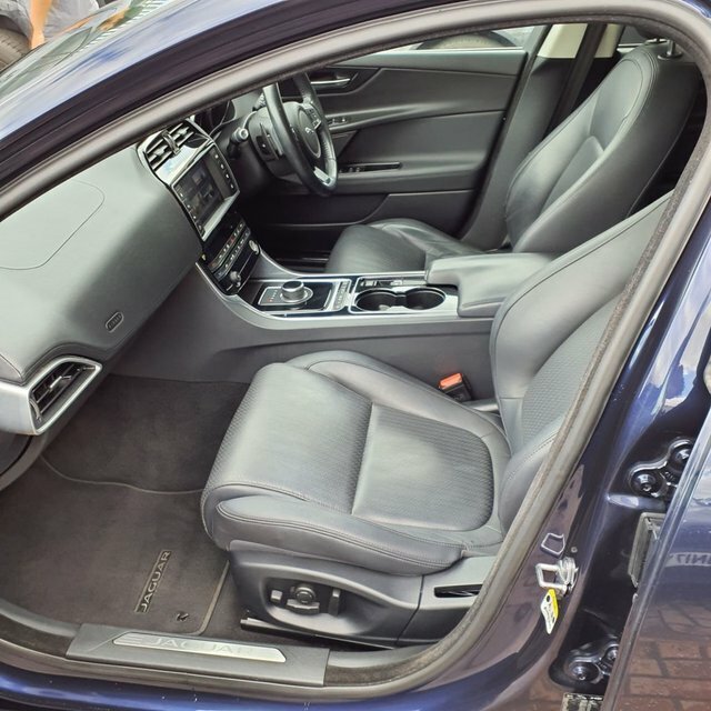 Jaguar XE 2.0D Portfolio Saloon Awd Euro 6 OY17ZYZ Blue #3