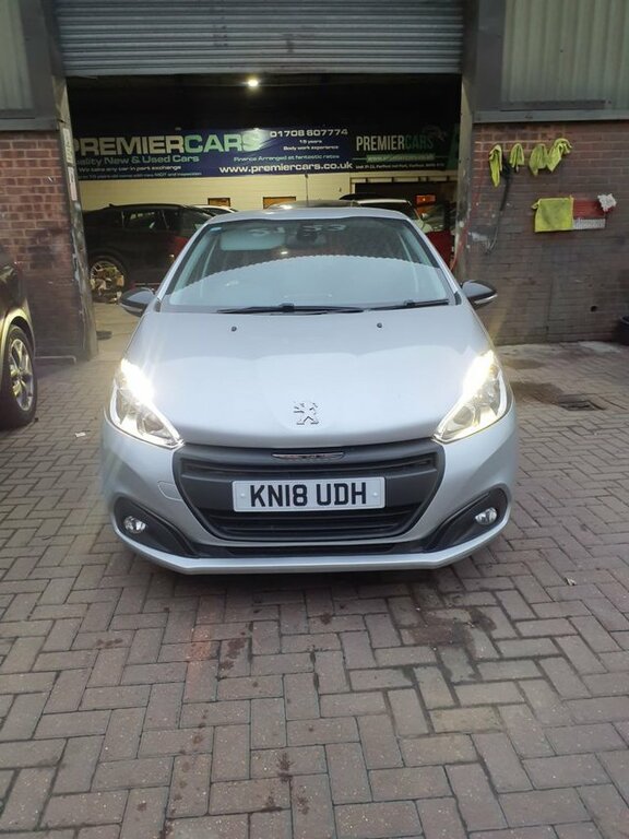 Peugeot 208 1.6 Bluehdi Gt Line Hatchback Eu Silver #2