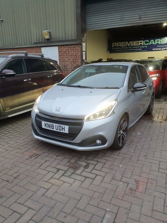 Peugeot 208 1.6 Bluehdi Gt Line Hatchback Eu Silver #3