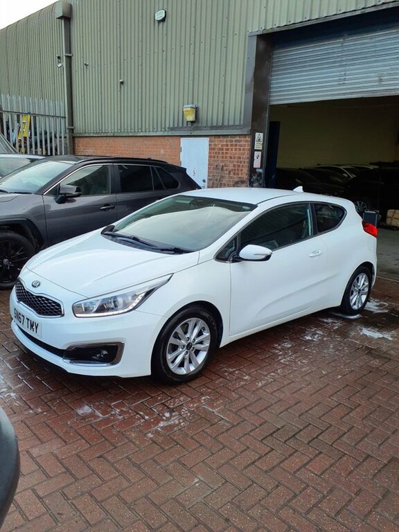 Kia Proceed 1.6 Crdi 2 Hatchback Euro 6 S S SN67TMY White #3