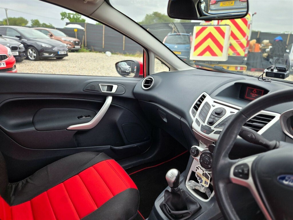 Ford Fiesta 1.4 L 1.4 Zetec OV61XNO Red #4