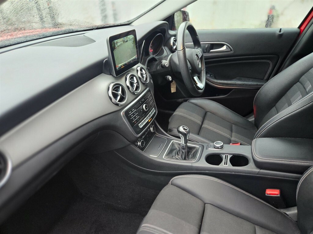 Mercedes-Benz GLA Class 1.6 L 1.6 Urban Edition Euro 6 Ss Red #3