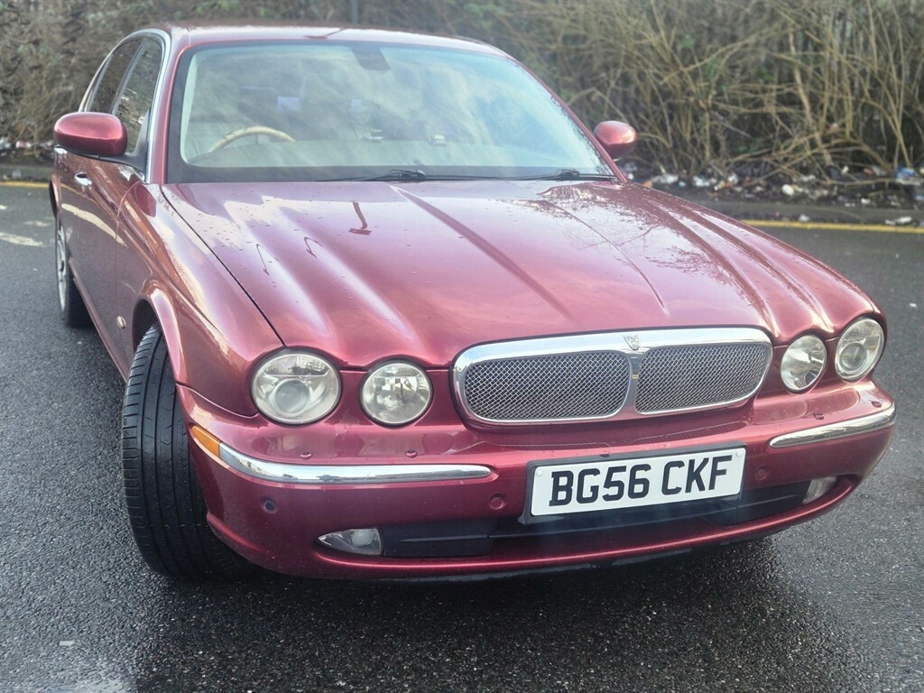 Jaguar XJ 4.2 L 4.2 Xj8 Sovereign Lwb Saloon Red