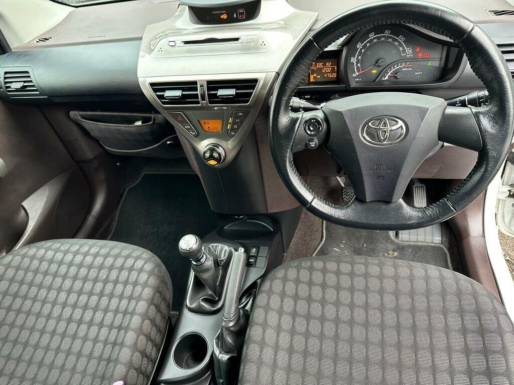 Toyota IQ Hatchback 1.0 Vvt-i 2 Euro 4 201060 White #5