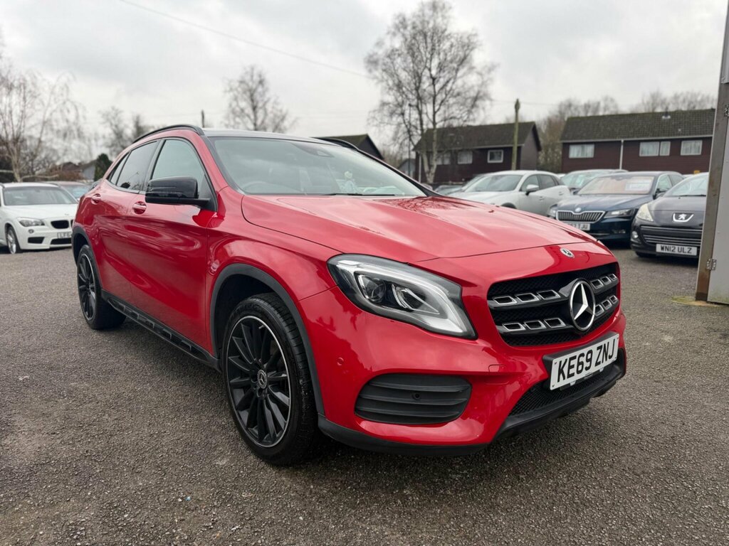 Mercedes-Benz GLA Class 1.6 Gla200 Amg Line Edition Plus 7G-dct Euro 6 Red