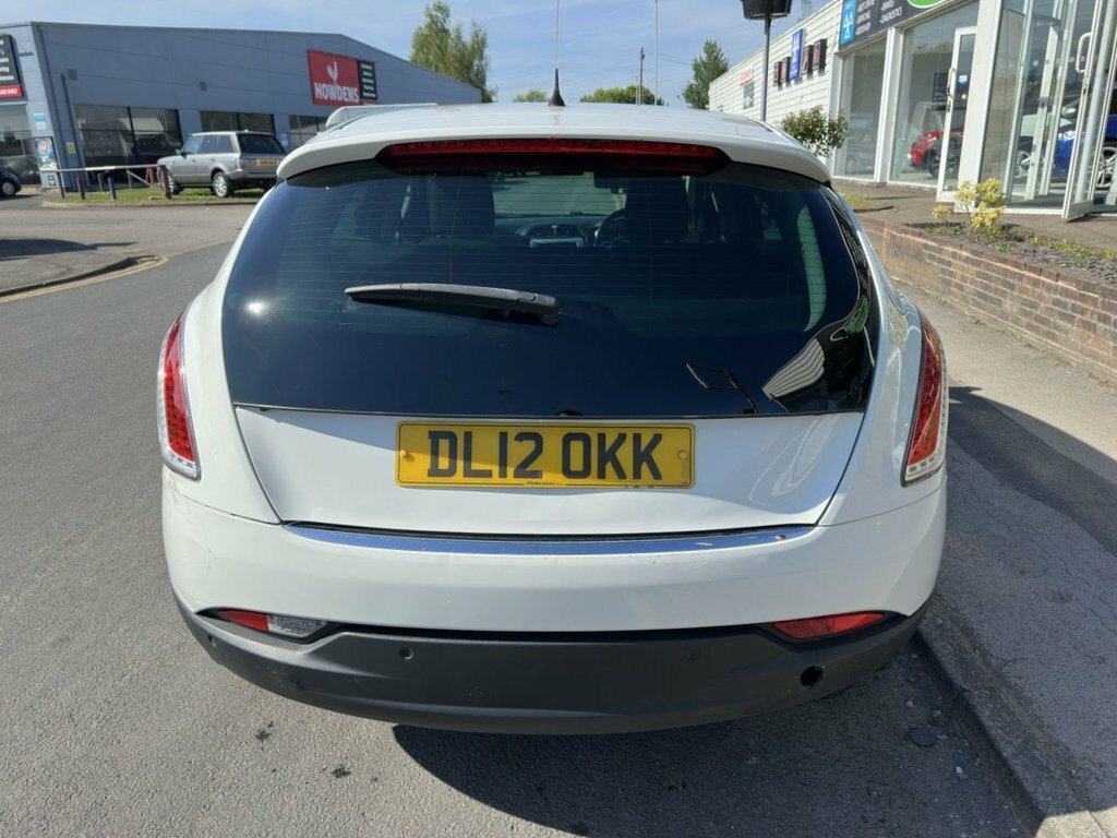 Chrysler Delta 1.6L Se White #6
