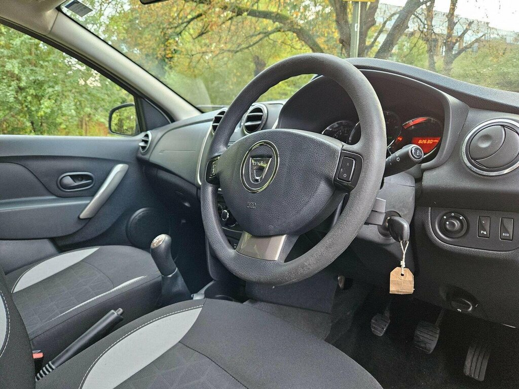 Dacia Sandero Stepway Hatchback 0.9 Tce Laureate Euro 6 Ss 2015 SN65URA White #4