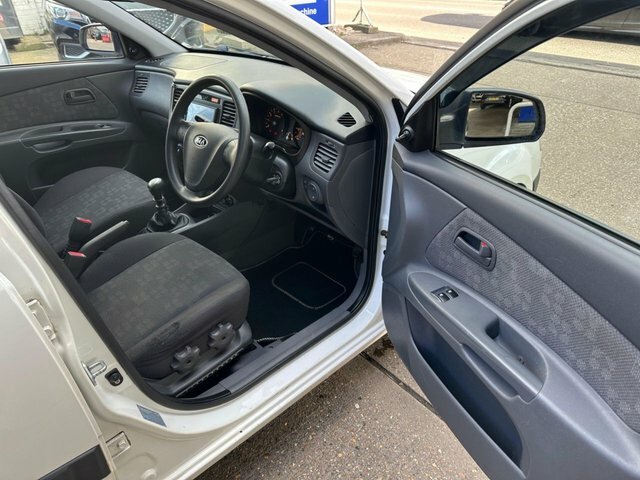 Kia RIO 2008 1.4 2 Hatchback 150 Gkm, White #6