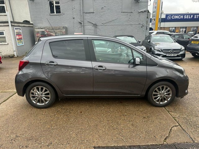 Toyota Yaris 2017 1.33 Dual Vvt-i Icon Hatchback Man Grey #3