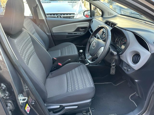 Toyota Yaris 2017 1.33 Dual Vvt-i Icon Hatchback Man Grey #6