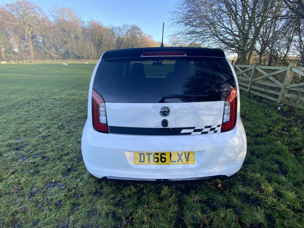 Skoda 1.0I Se White #7