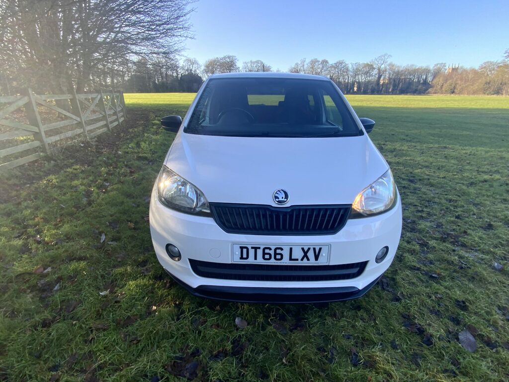 Skoda 1.0I Se White #3