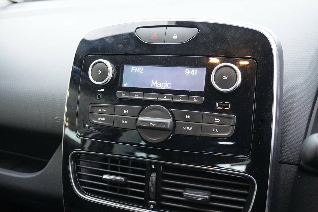 Renault Clio 1.5 Dci Play Hatchback Euro 6 S CF19YKN Silver #5