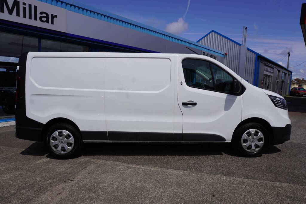Renault Trafic 2.0 Dci Blue 30 Business Lwb Euro 6 Ss HT22HEV White #2