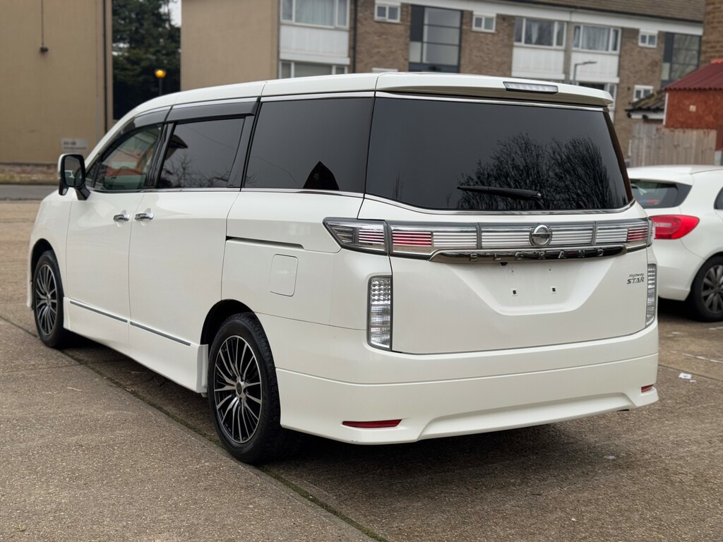 Nissan Elgrand Nissan Elgrand Highwaystar 2.5 67-17 U White #5