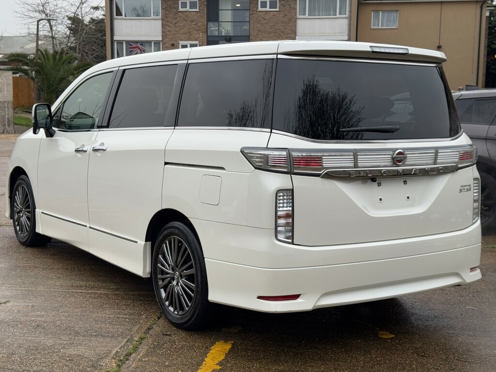 Nissan Elgrand Nissan Elgrand Highwaystar 2.5 18-18 U White #5