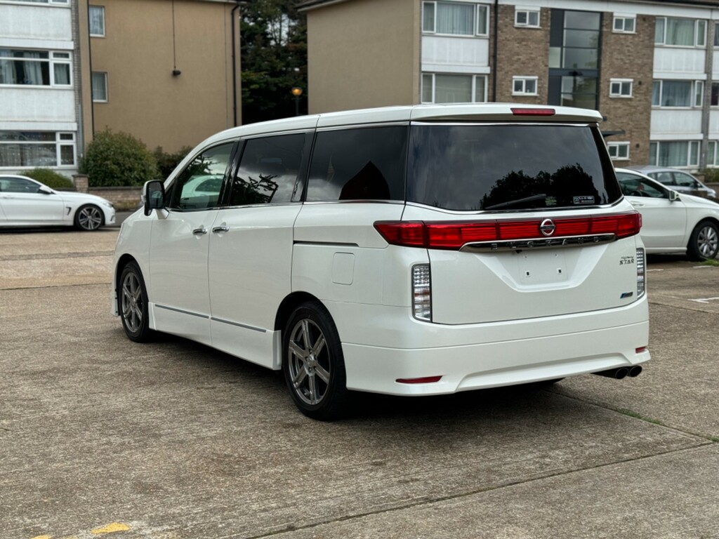 Nissan Elgrand Nissan Elgrand Highway Star 2.5 13-62 White #4