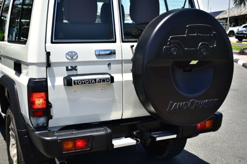 Toyota Land Cruiser Toyota Land Cruiser Lc71 Hardtop Sdlx 2.8L White #6