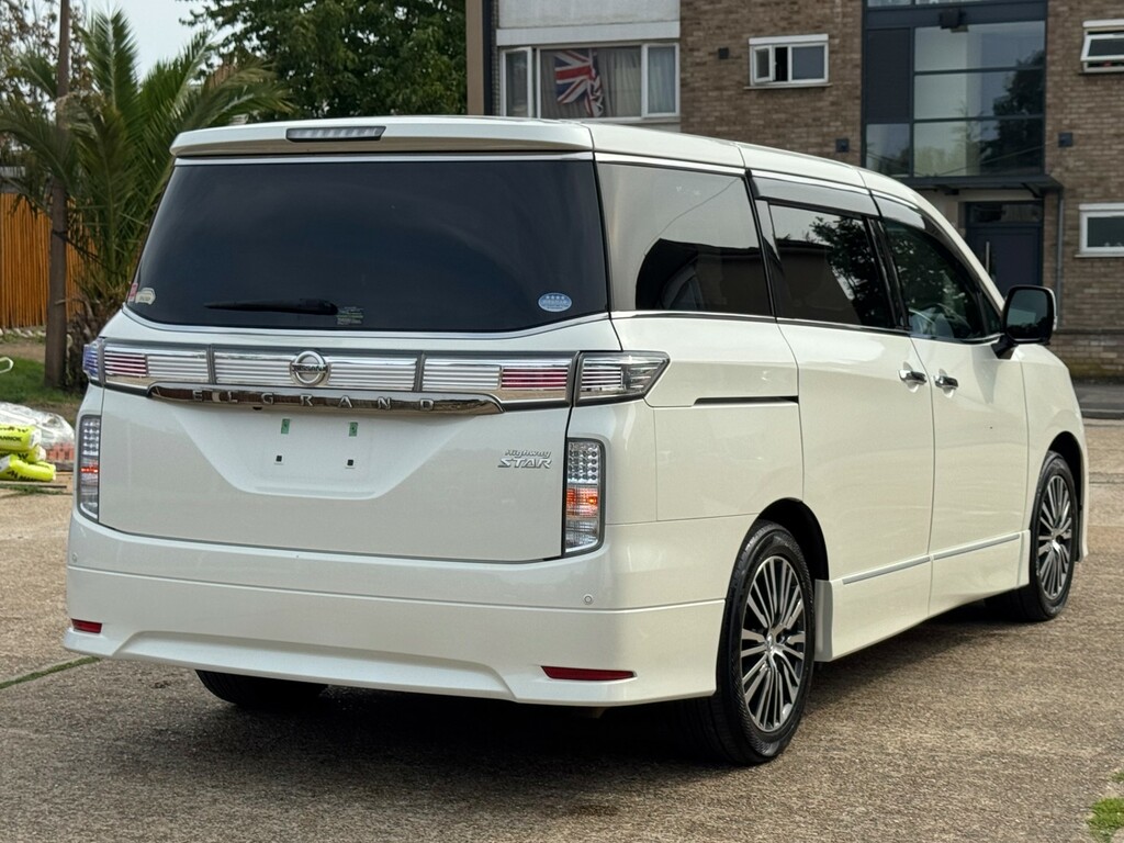 Nissan Elgrand Nissan Elgrand Highwaystar Star 2.5 17 White #6