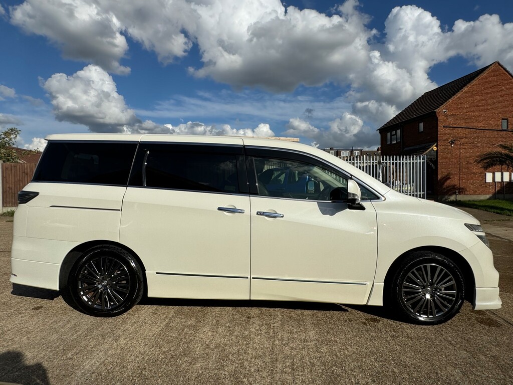 Nissan Elgrand Nissan Elgrand Highwaystar Star 2.5 17 White #4