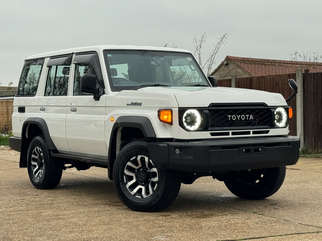 Toyota Land Cruiser Land Cruiser Ax Lc70 2.8L Awd New Shap White