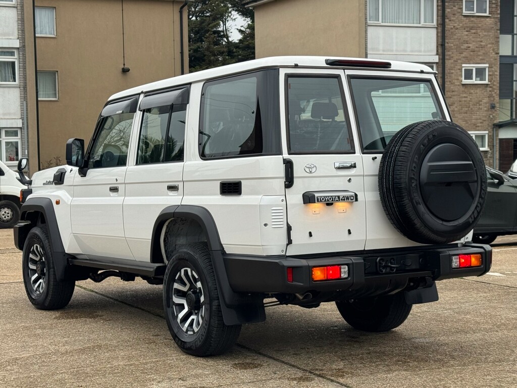 Toyota Land Cruiser Land Cruiser Ax Lc70 2.8L Awd New Shap White #4