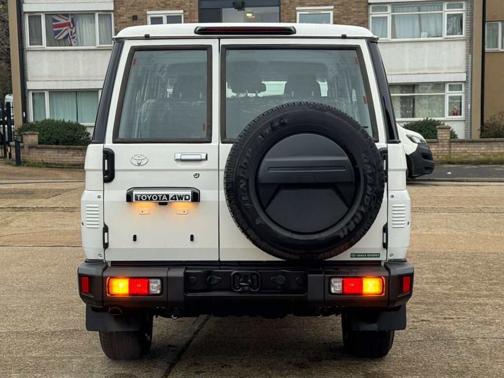 Toyota Land Cruiser Land Cruiser Ax Lc70 2.8L Awd New Shap White #5