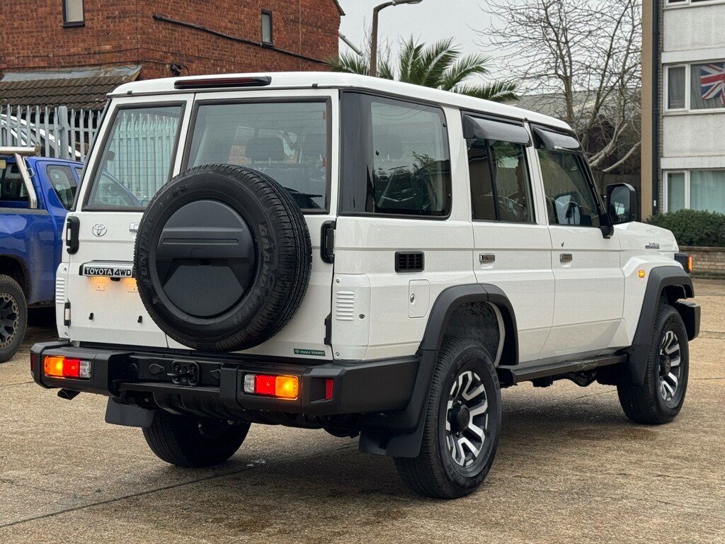 Toyota Land Cruiser Land Cruiser Ax Lc70 2.8L Awd New Shap White #6