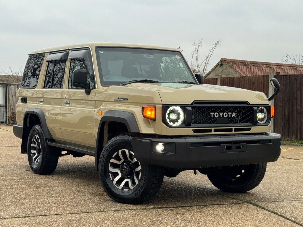 Toyota Land Cruiser Land Cruiser Ax Lc70 2.8L Awd New Shap Beige