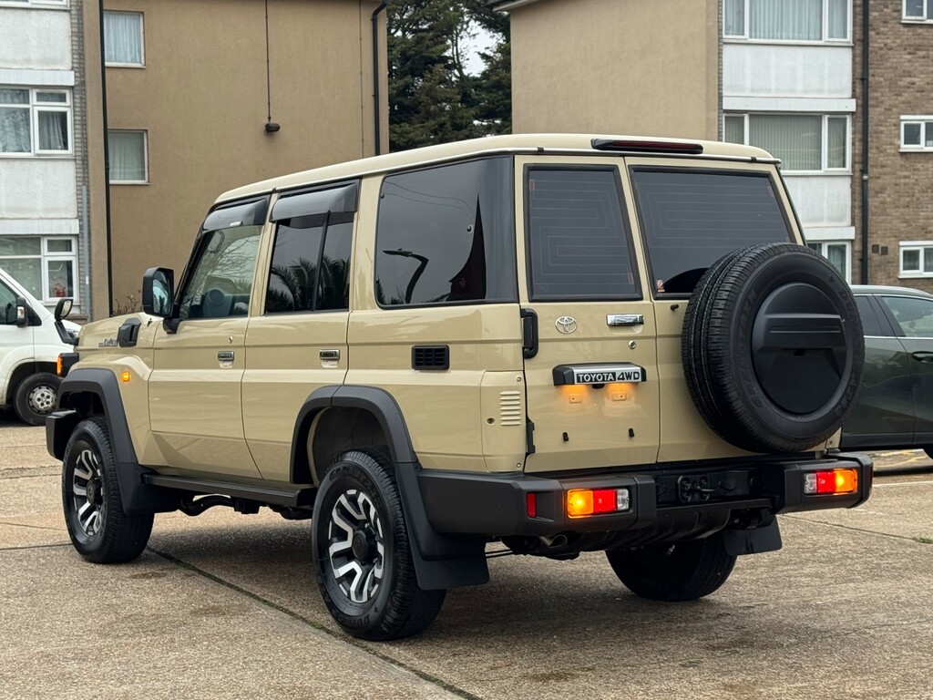 Toyota Land Cruiser Land Cruiser Ax Lc70 2.8L Awd New Shap Beige #4