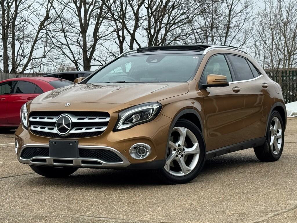 Mercedes-Benz GLA Class Gla 220 4 Matic Sports Primium Plus 2.0L Au LX18GCO Beige #3