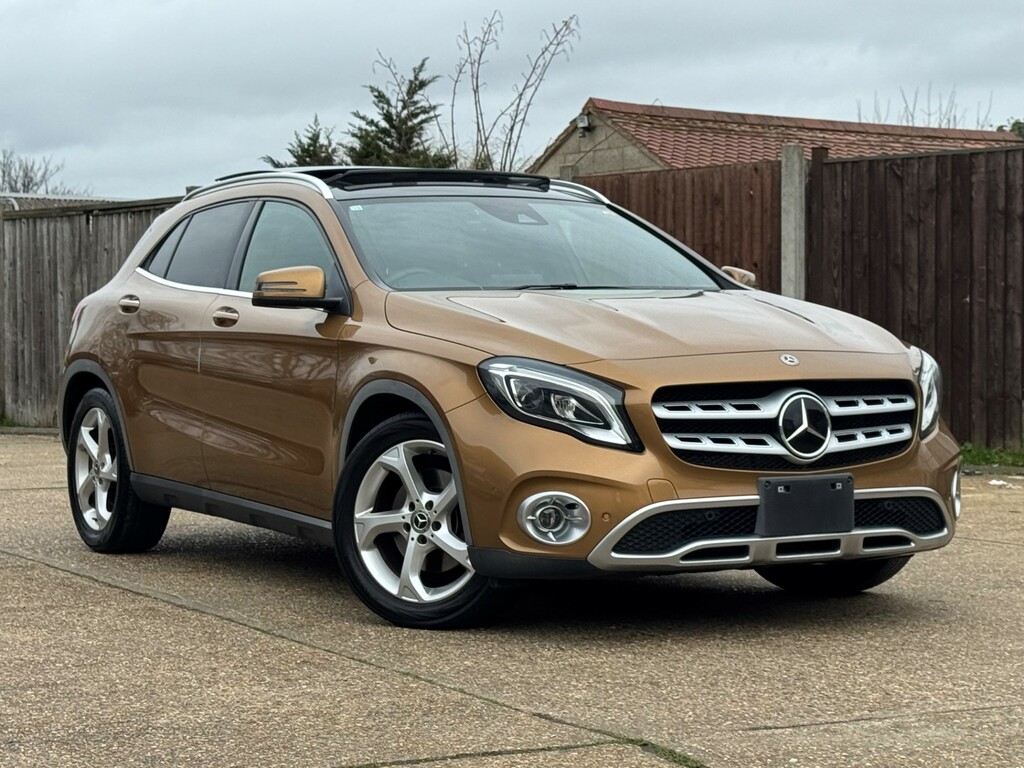 Mercedes-Benz GLA Class Gla 220 4 Matic Sports Primium Plus 2.0L Au Beige