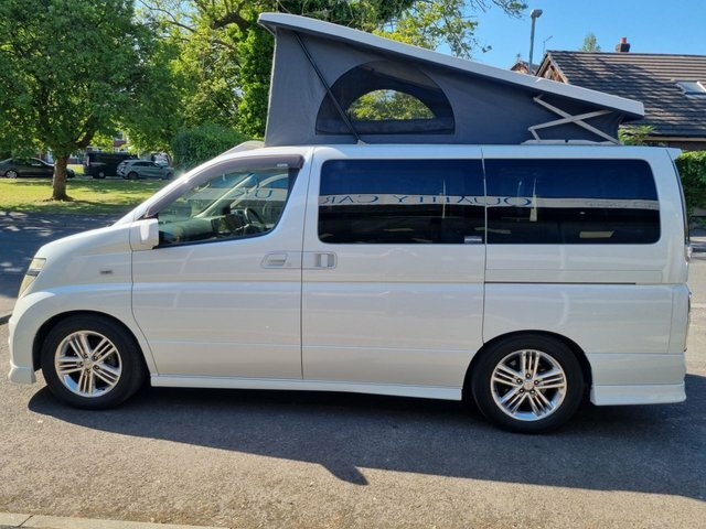 Nissan Elgrand Highway Star White #2