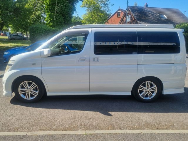 Nissan Elgrand Highway Star White #5